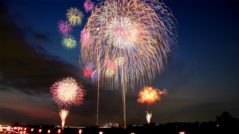花火大会はいつからお金を払って見るようになったのか