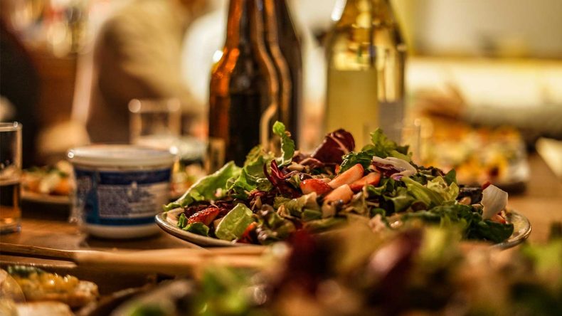 24時間営業の店がもたらす経済的な影響とは？飲食店はどう変わっていくべきか