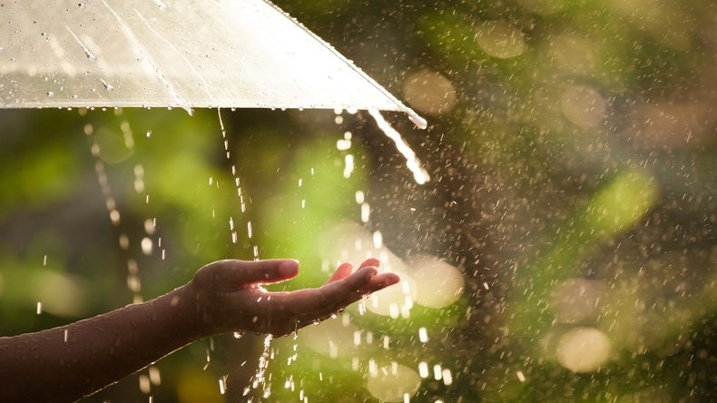 梅雨の長さで株価が分かる？
